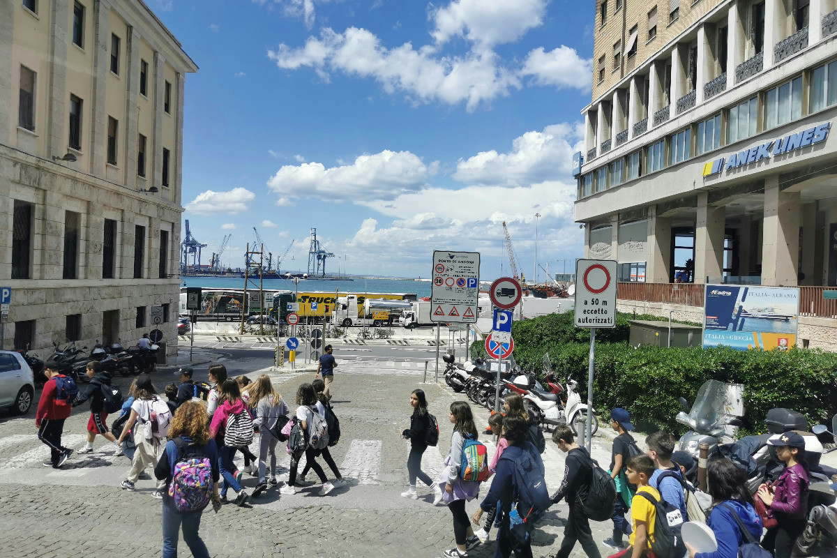 Una regione italiana con più di 100 teatri dove la passione per la prosa si esprime con forza crescente