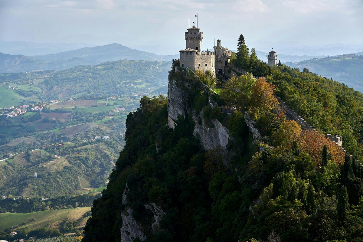 Viaggio esclusivo tra gli incanti dell’Umbria e San Marino: atmosfere invernali e borghi storici suggestivi